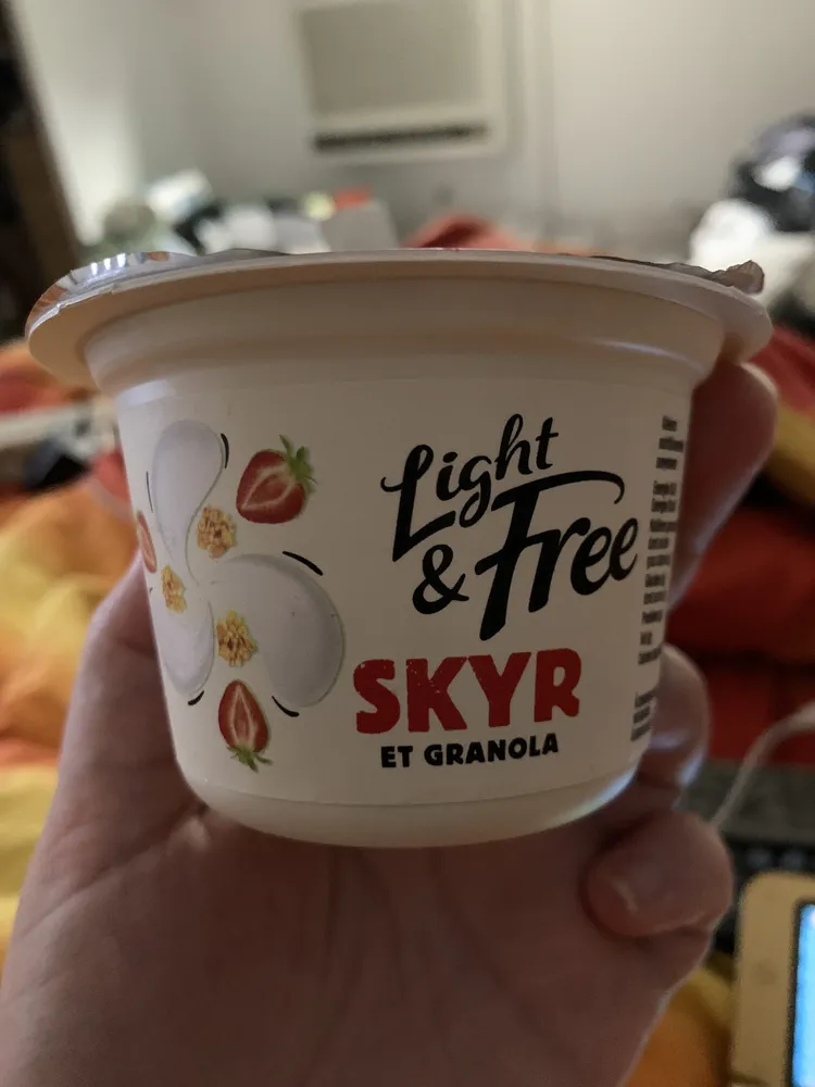 Light & free SKYR et granola