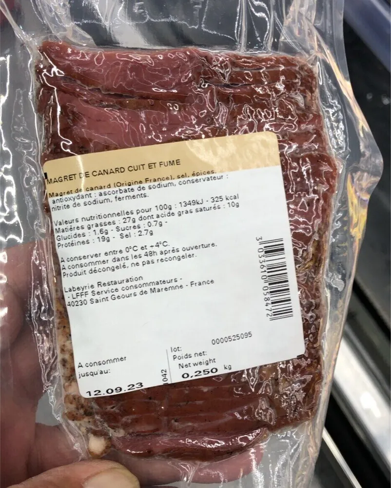 Magret de canard cuit et fumé