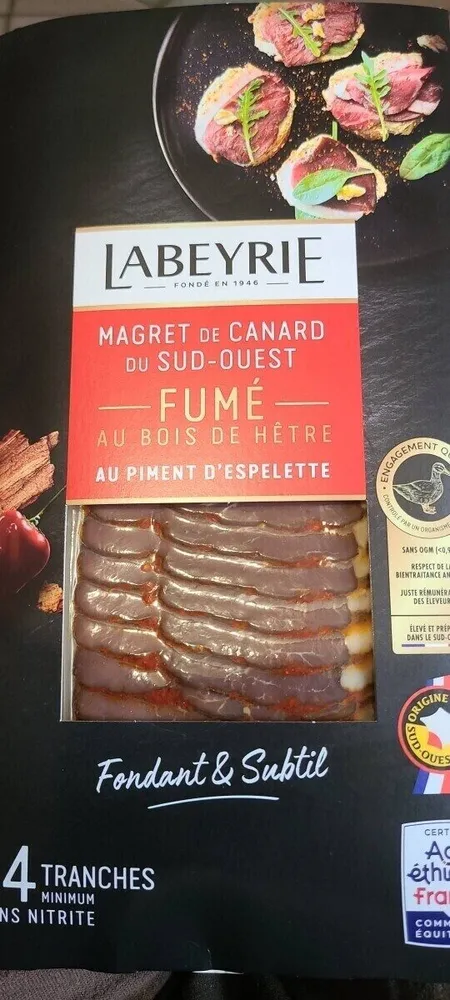 MAGRET DE CANARD DU SUD-OUEST FUMÉ AU BOIS DE HÊTRE AU PIMENT D'ESPELETTE