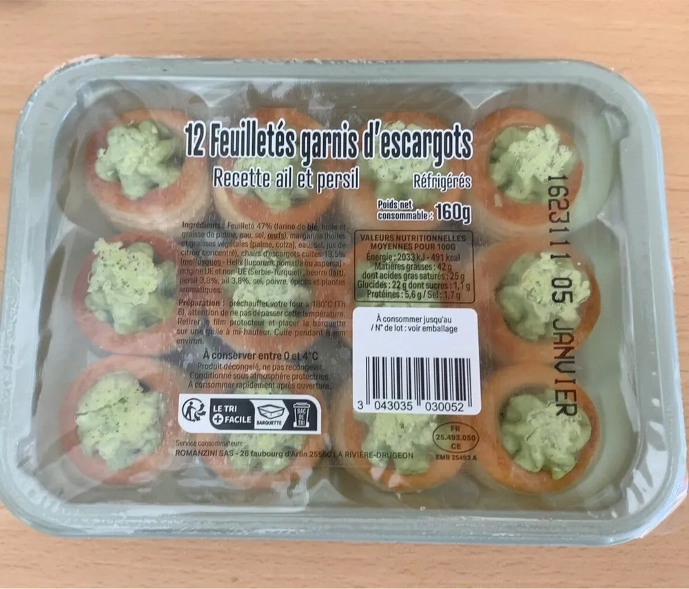 12 feuilletés garnis d’éscargots