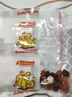 Misto esotico con mirtilli rossi e noci