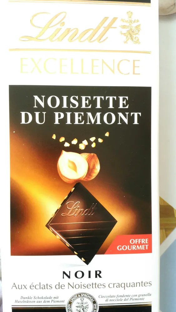 Chocolat noir aux éclats de noisettes du Piémont
