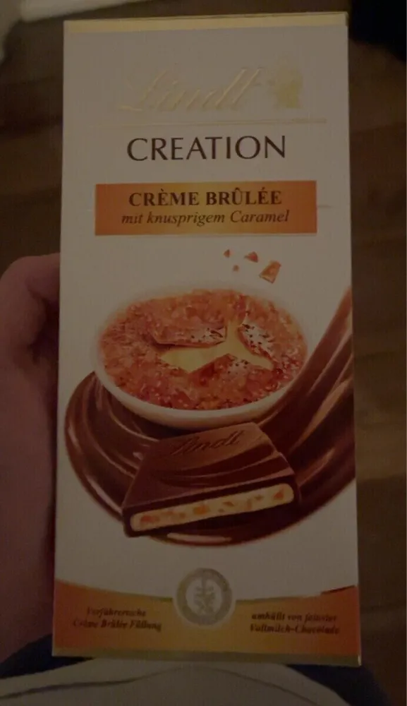 Lindt CREATION Crème Brûlée 3046920022262 Vollmilch-Schokolade mit einer Milchfüllung (35%) mit karamellisierten Zuckerstückchen und knusprigem Biskuit