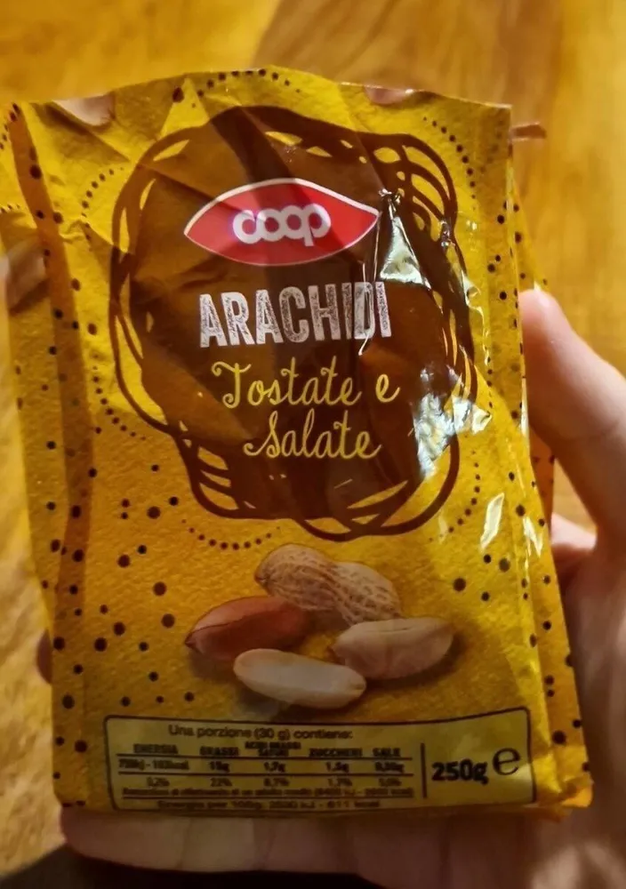 Arachidi tostate e salate