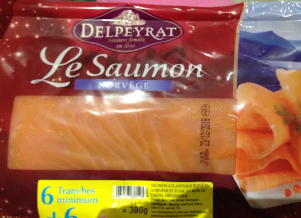 Saumon atlantique élevé en Norvège et fumer au feu de chene