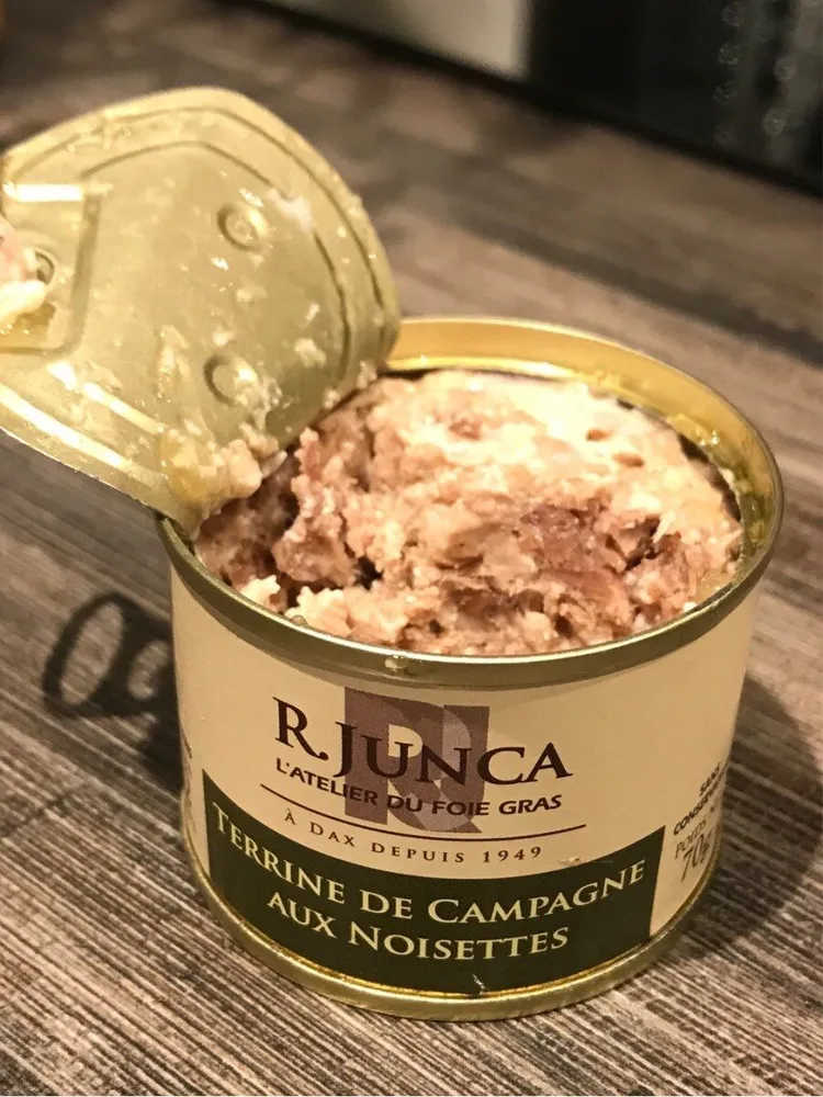 Terrine de campagne aux noisettes