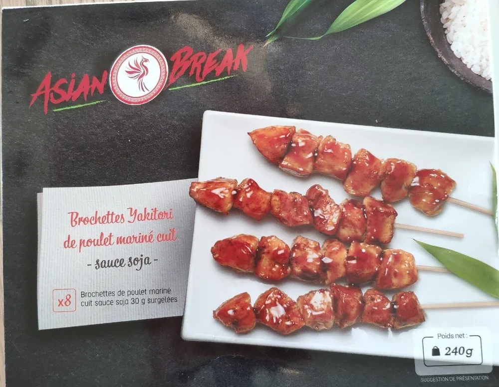 Brochettes yakitori de poulet mariné cuit sauce soja