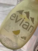 Evian fruits et plantes citron et fleur de sureau