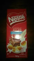 Tablette de chocolat au lait et aux amandes