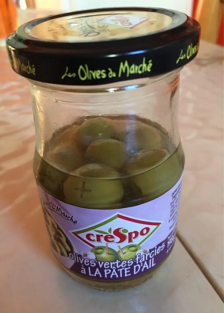Olives vertes farcies à la pâte d'ail