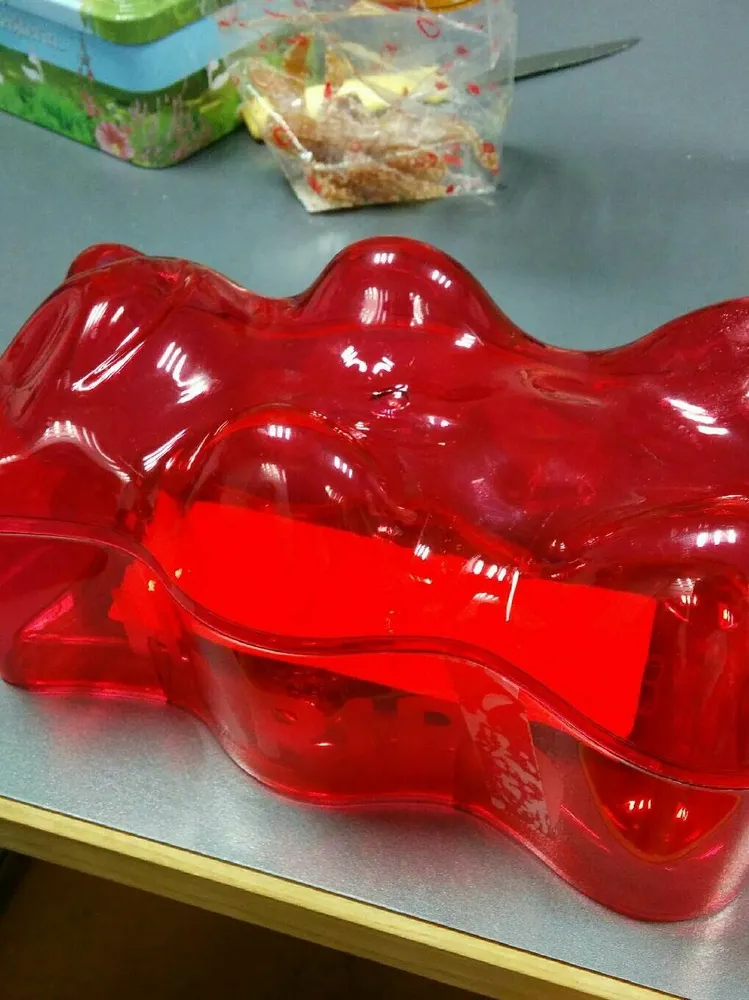 Boîte rouge ours