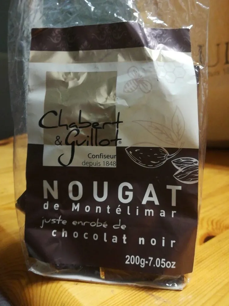 Nougat de montelimar juste enrobé de chocolat noir