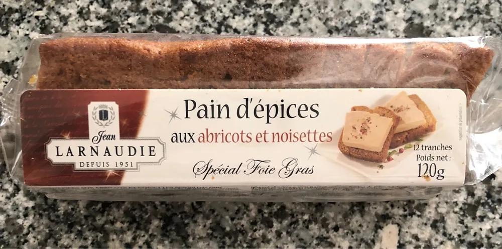 Pain d’epice aux abricots et noisettes