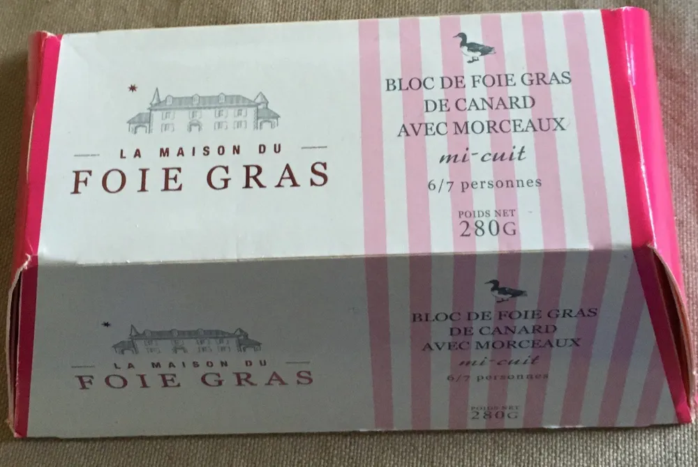 Bloc de foie gras de canard avec morceaux