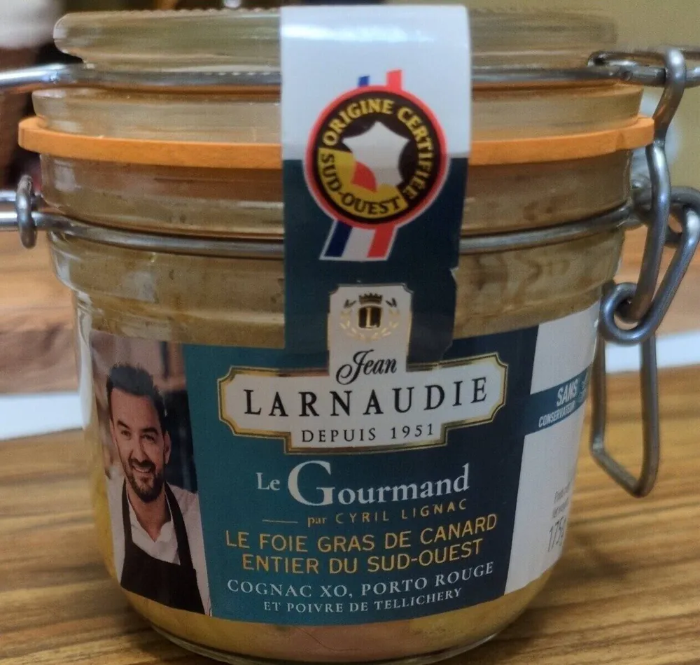 Le Gourmand PAR CYRIL LIGNAC LE FOIE GRAS DE CANARD ENTIER DU SUD-OUEST COGNAC XO, PORTO ROUGE ET POIVRE DE TELLICHERY