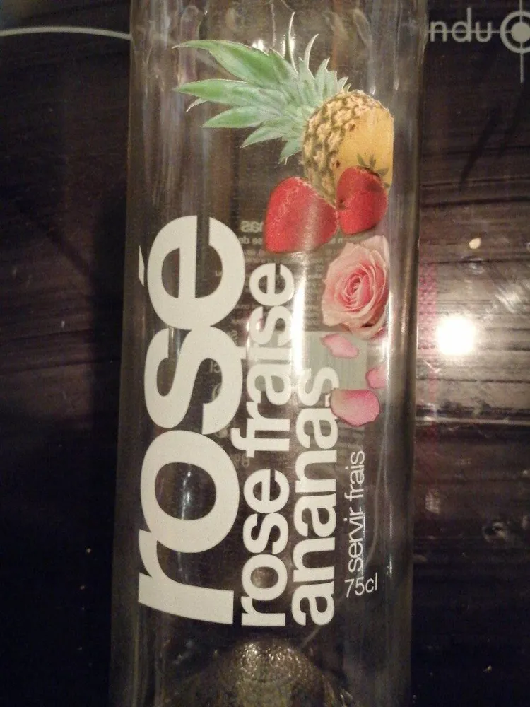Rosé rose fraise ananas