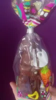 Lapin decoré et ses 3 parapluies chocolat Lait