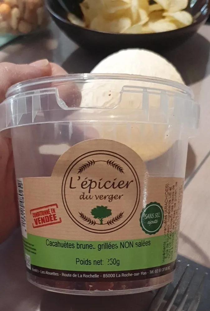 Cacahuètes brunes grillées non salées
