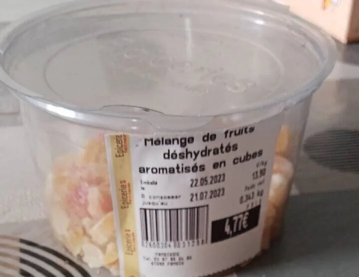 Mélange de fruits déshydratés aromatisés en cubes