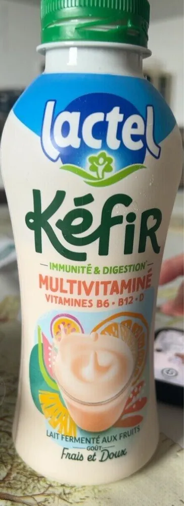 Lait fermenté sucré à l'orange et aux fruits exotiques
