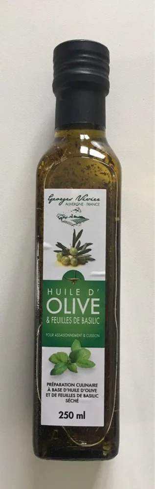 Huile d'olive et feuilles de basilic