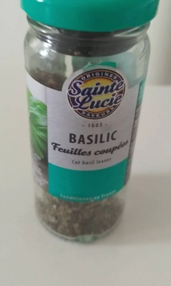 Basilic feuilles coupées
