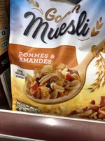 Muesli avec pommes et amandes