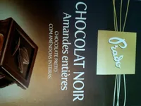 Chocolat noir aux amandes entières