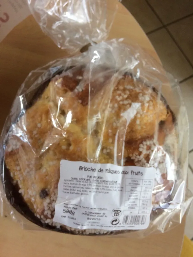 Brioche de paques aux fruits