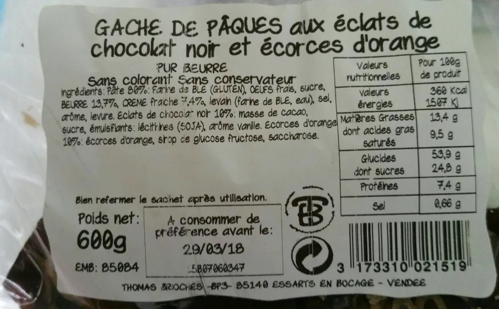 Gache de pâques aux éclats de chocolat noir et écorces d'orange