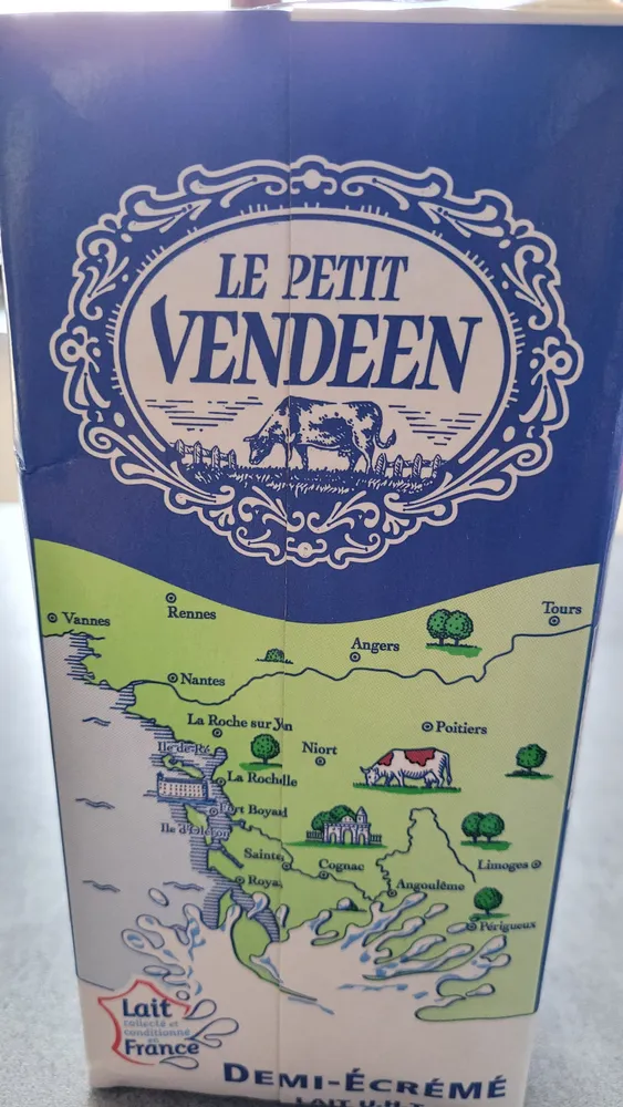 Lait U.H.T demi-écrémé