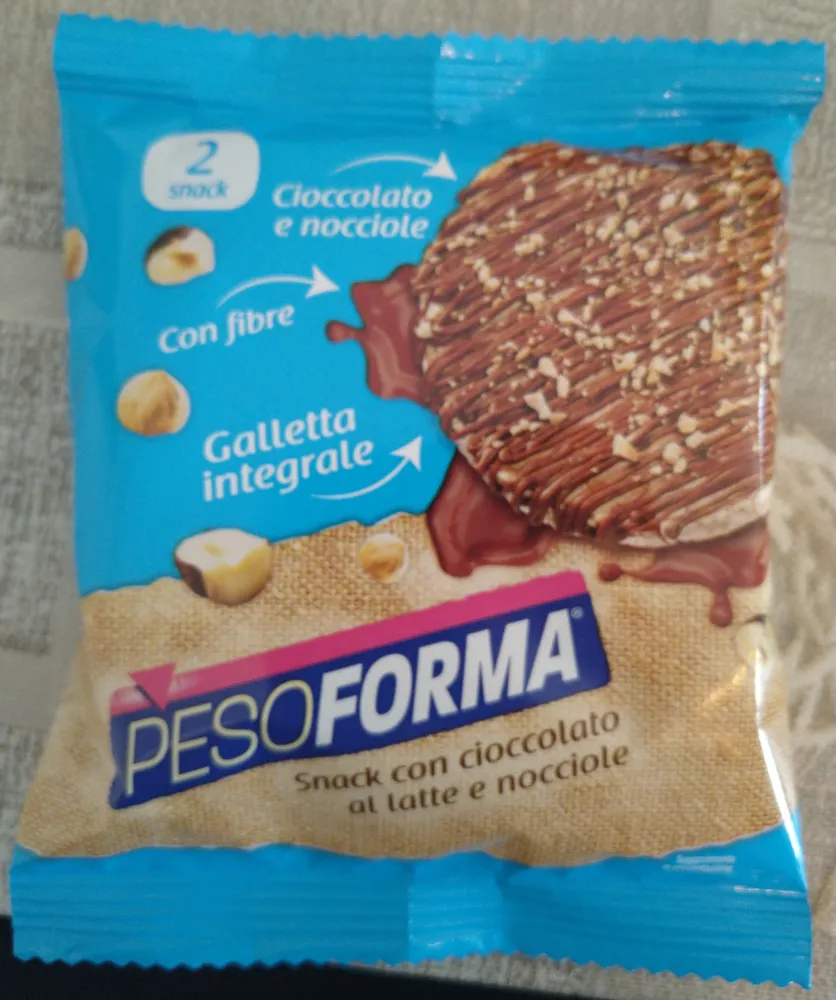 Snack con cioccolato al latte e nocciole