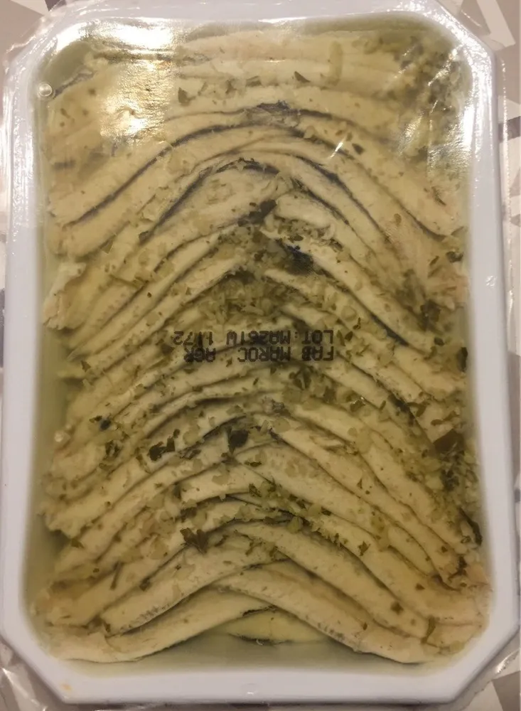Filets d'anchois marinés a l'ail et persil