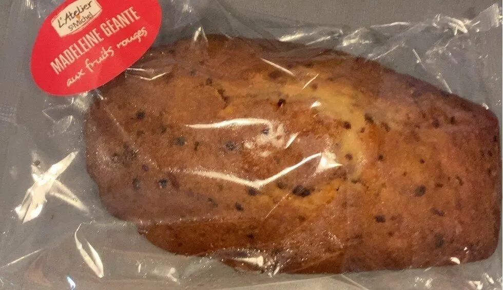 Madeleine geante aux fruits rouges