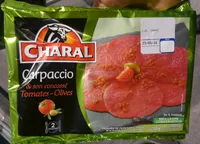 Carpaccio de viande bovine marinée et sa dosette d'accompagnement.