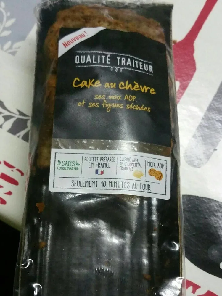 Cake au chèvre, ses noix AOP et ses figues séchées