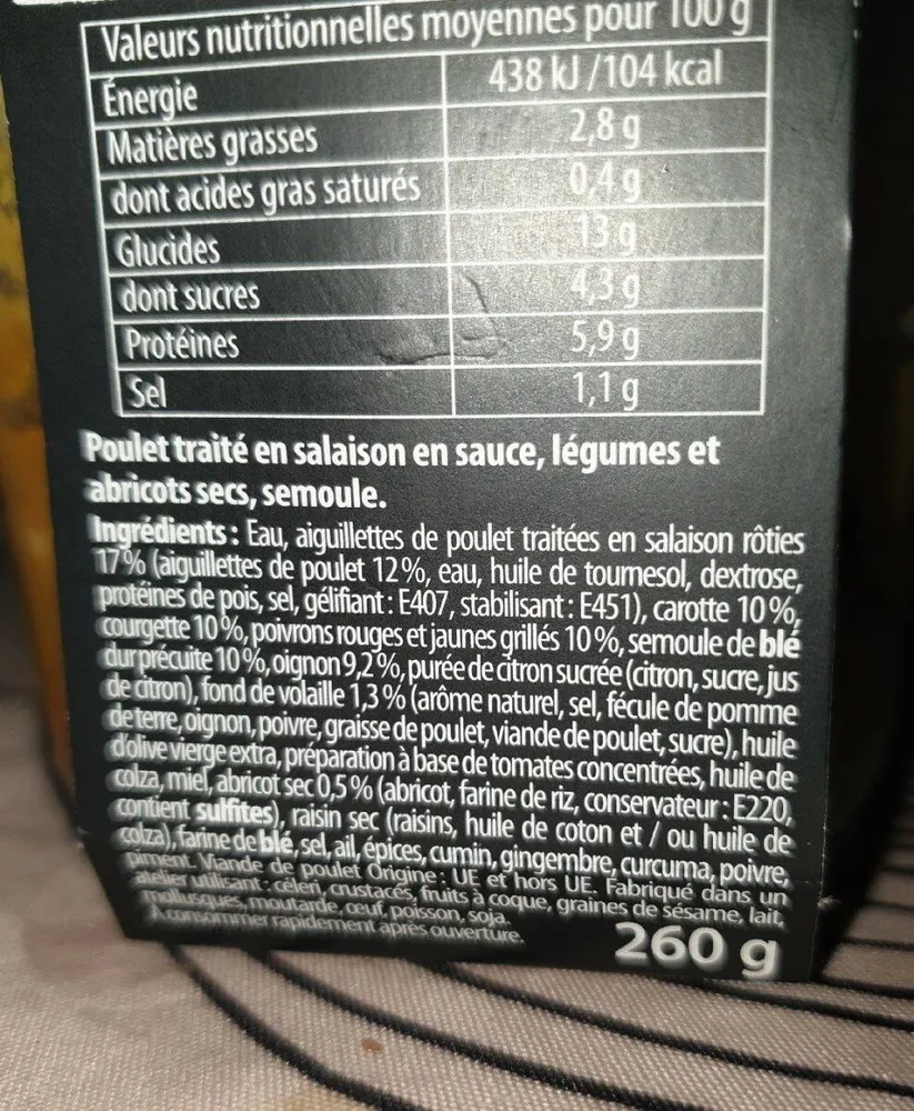 Tajine de poulet aux abricots semoule et petits legumes