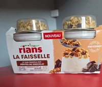 La faisselle et son granola aux pépites de chocolat