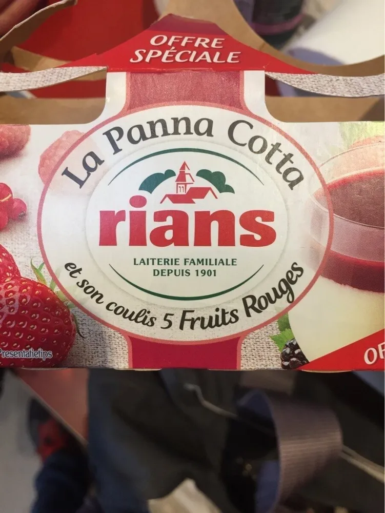 La Panna Cotta et son coulis de fruits rouges