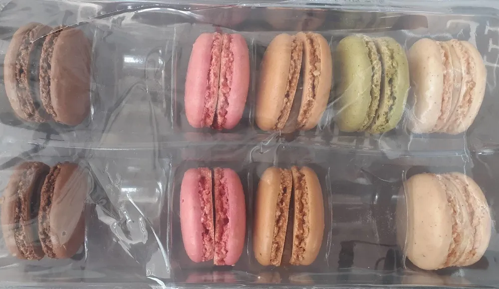 12 Macarons