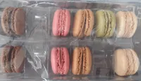 12 Macarons