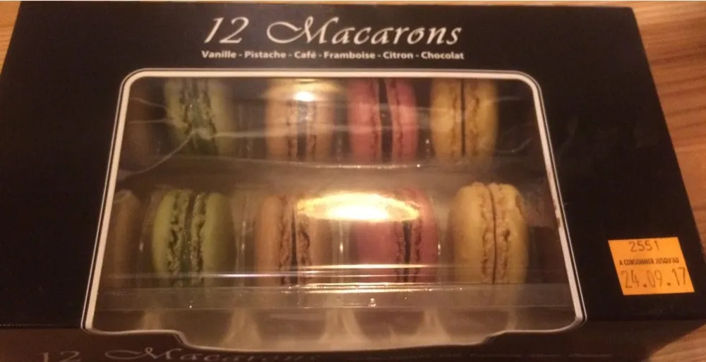 12 macarons