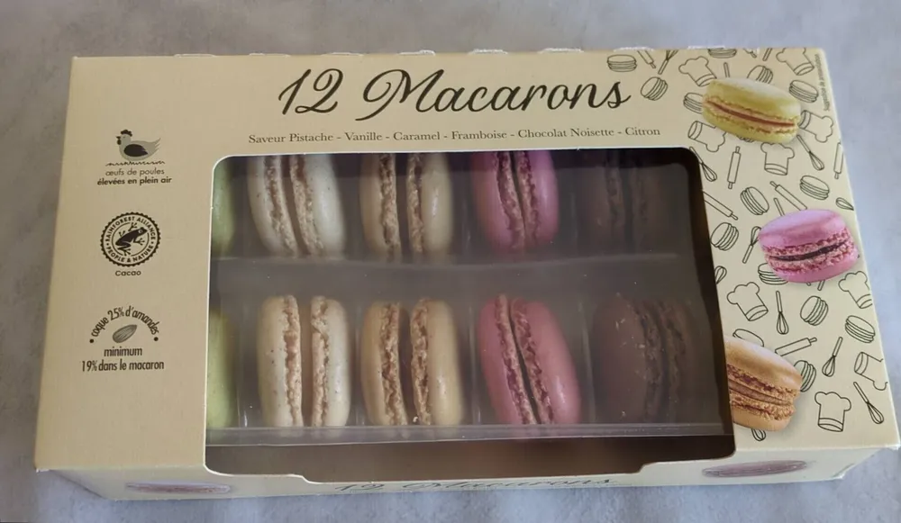 12 macarons