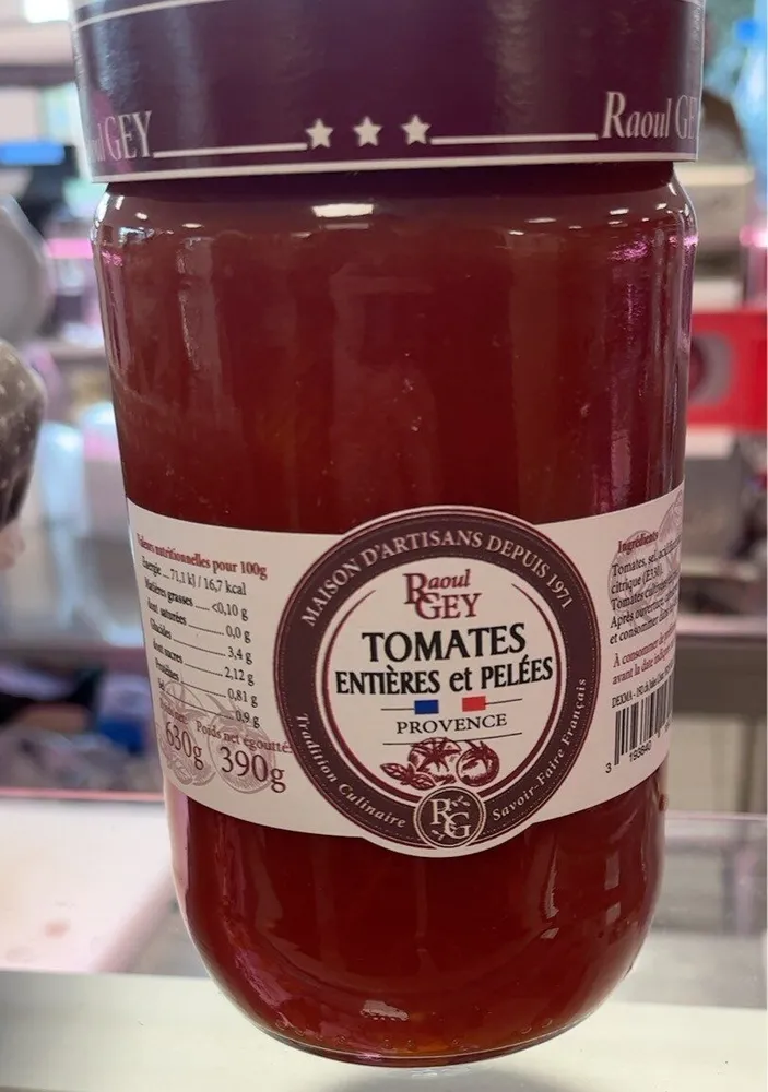 Tomates entières et pelées