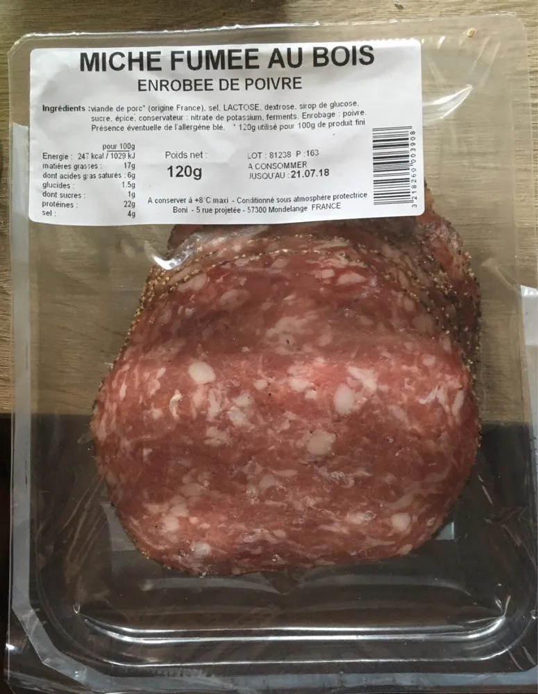 Miche fumee au bois enrobee de poivre
