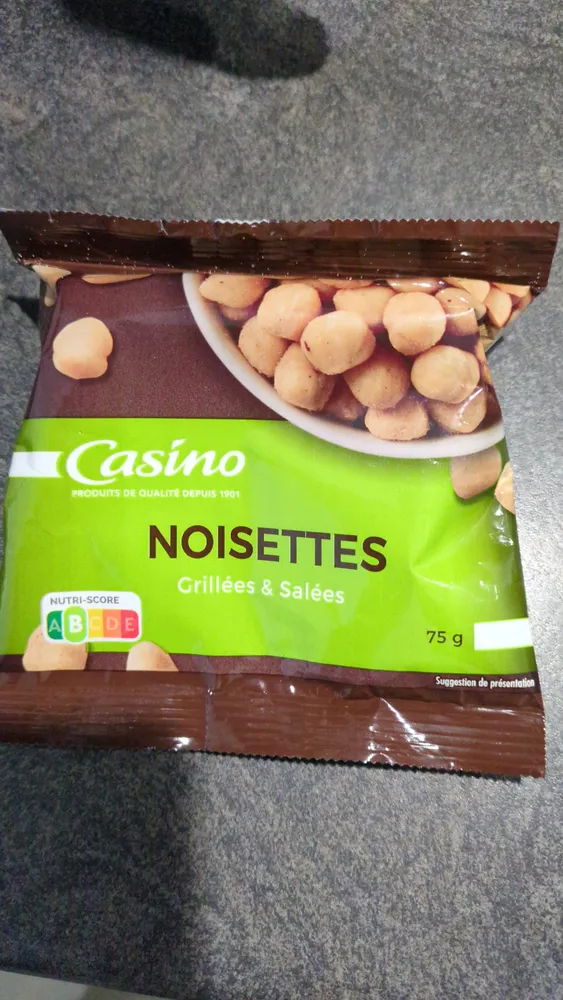 Noisettes grillées et salées