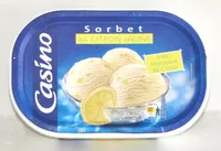 Sorbet au citron jaune avec morceaux de citron