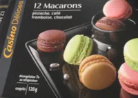 Assortiment de 12 macarons congelés : 3 à la pistache, 3 à la framboise, 3 au café, 3 au chocolat