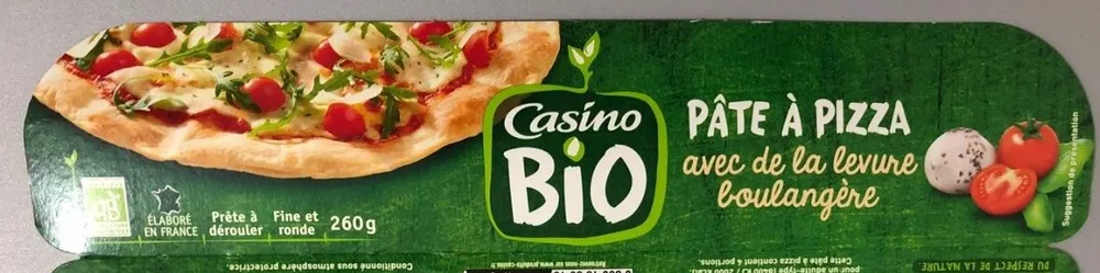Pâte à pizza fine et ronde avec de la levure boulangère