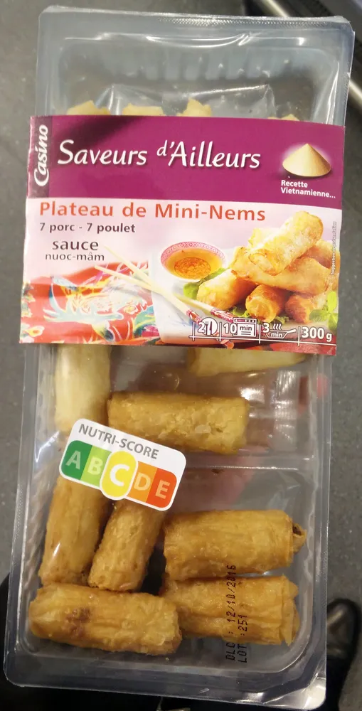 Plateau de mini nems 7 minis nems au porc 7 mini nems au poulet Sauce nuoc-mam